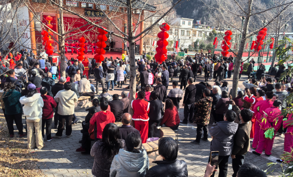 锣鼓铿锵闹新春 反诈护航暖山乡——寨根乡