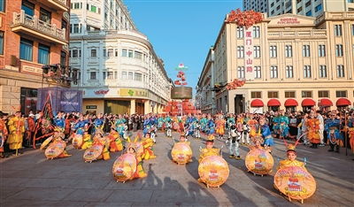 老街新春更有戏（文化中国行）