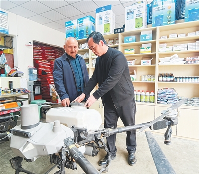 老杨农资店满满科技感（春耕里的新质生产力