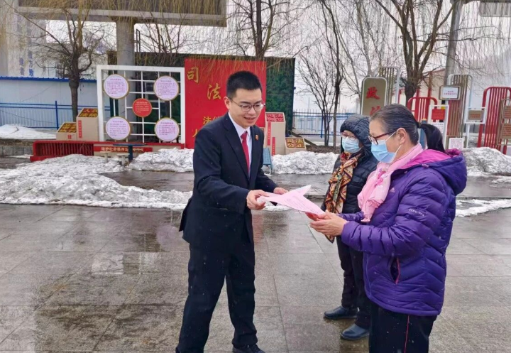 法治护航巾帼梦普法温情暖人心