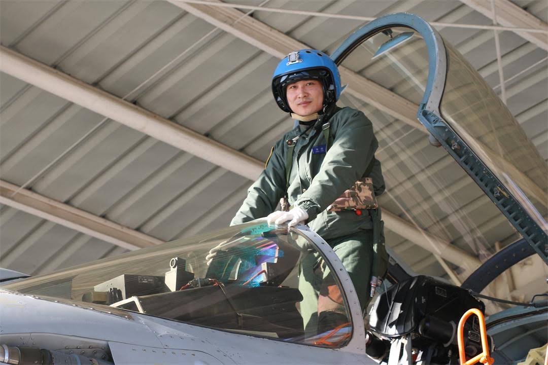 海军航空兵某部：传承英模精神 矢志奋斗强军