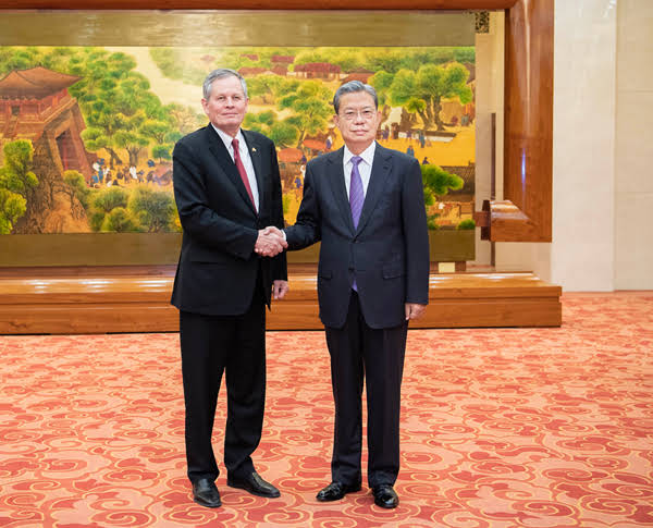 赵乐际会见美国国会参议员代表团